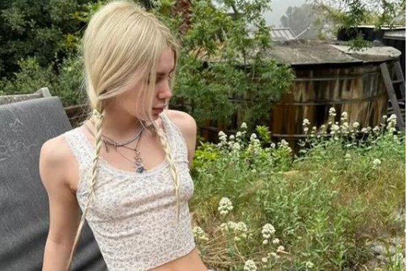 Aleyna Tilki’den tatil pozları! Bikinisi küçük geldi