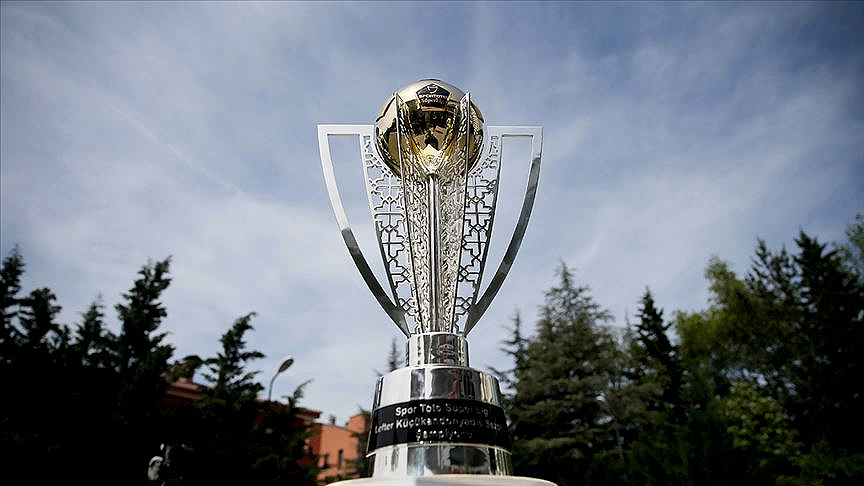 Galatasaray şampiyonluk kupasını Fenerbahçe derbisi sonrası alacak