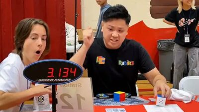ABD’li genç Rubik Küpü’nü 3.13 saniyede çözerek rekor kırdı