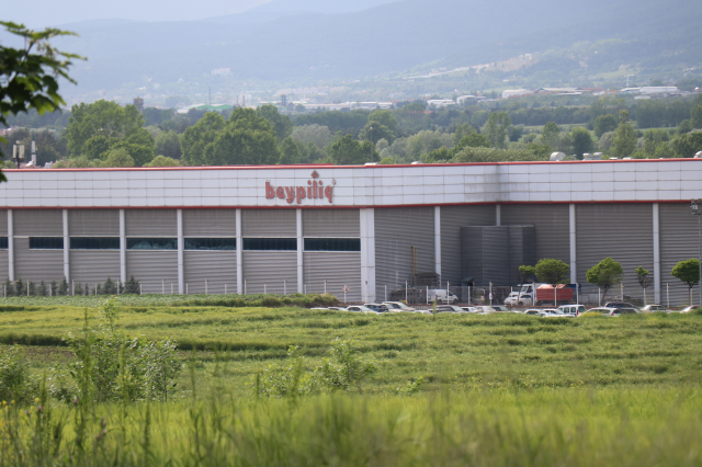 Tavuk fabrikasında banda sıkışan işçi hayatını kaybetti