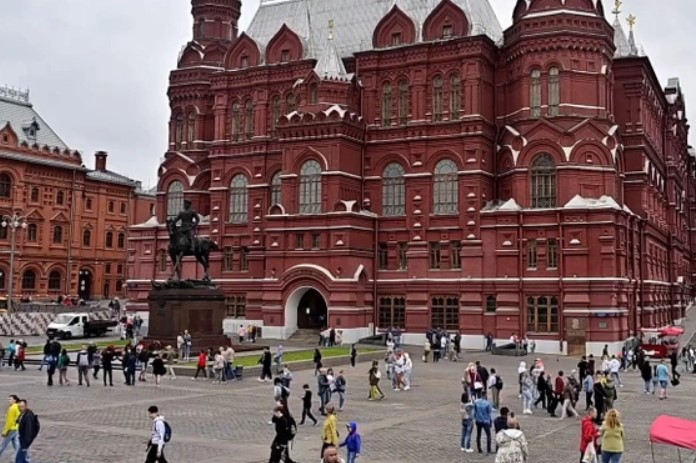 Moskova’da halk sosyal yaşantısına devam ederken görüntülendi