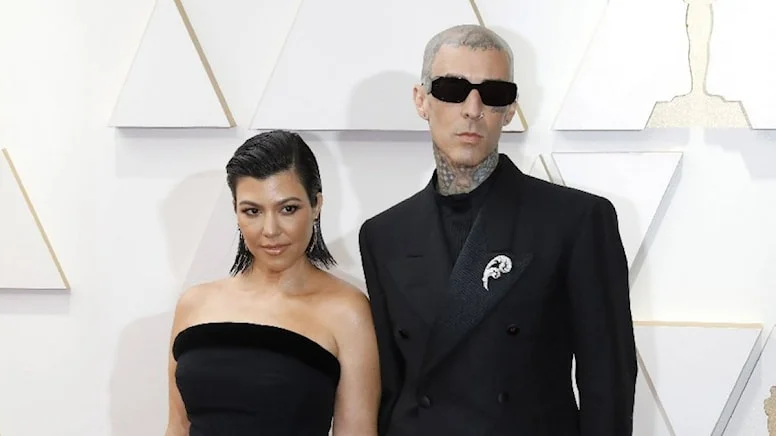 Kourtney Kardashian bebek bekliyor