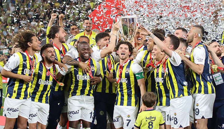 Fenerbahçe seremoniye 5 yıldızlı formalarla çıktı