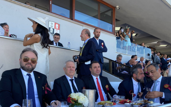 Aziz Yıldırım, Gazi Koşusu’nu izlemek için hipodromda