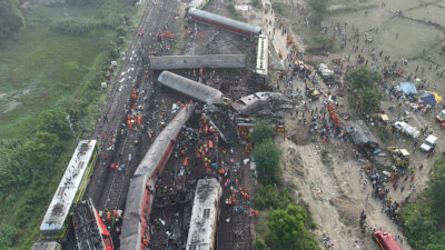Hindistan’daki tren faciasında ölü sayısı yükseldi!