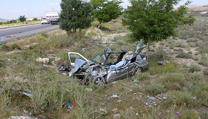 Otomobil TIR’ın dorsesine çarptı: 1 ölü, 3 yaralı