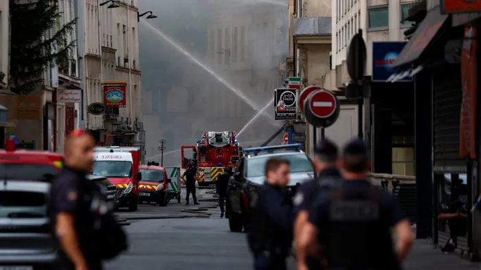 Paris’teki patlamada yıkılan binanın enkazında ceset bulundu