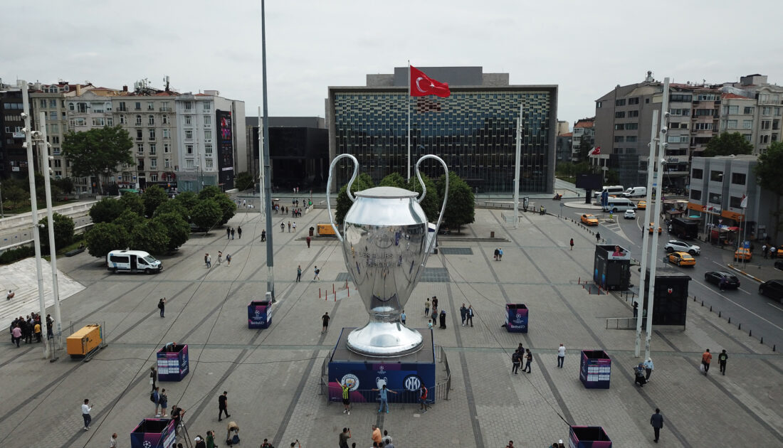 Taksim Meydanı’na dev Şampiyonlar Ligi Kupası
