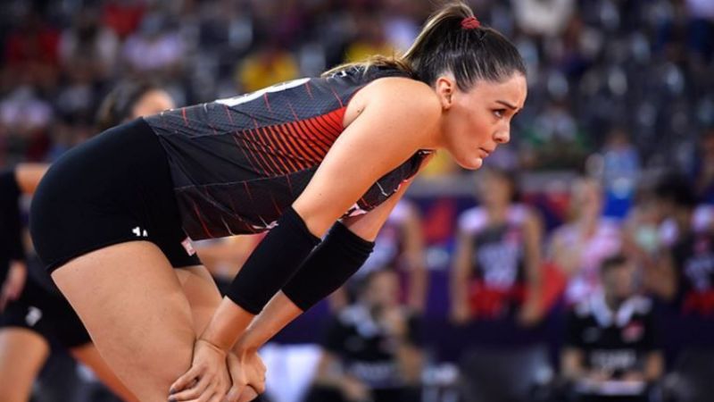 Zehra Güneş’in havuz pozu!