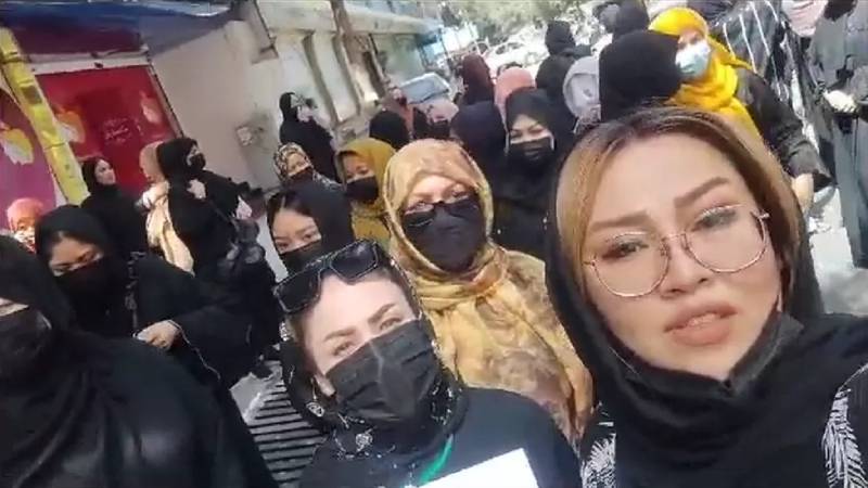 Afgan kadınlarından protesto