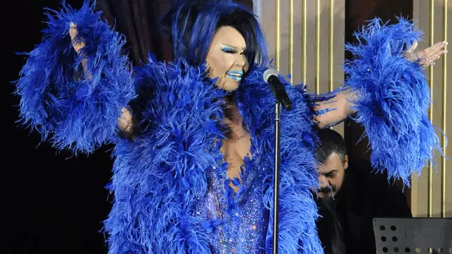 Bülent Ersoy ikiz villasına havuz yaptırdı