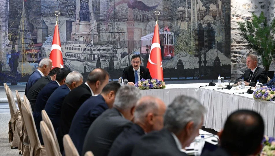 Cumhurbaşkanı Yardımcısı Cevdet Yılmaz’a EYT brifingi