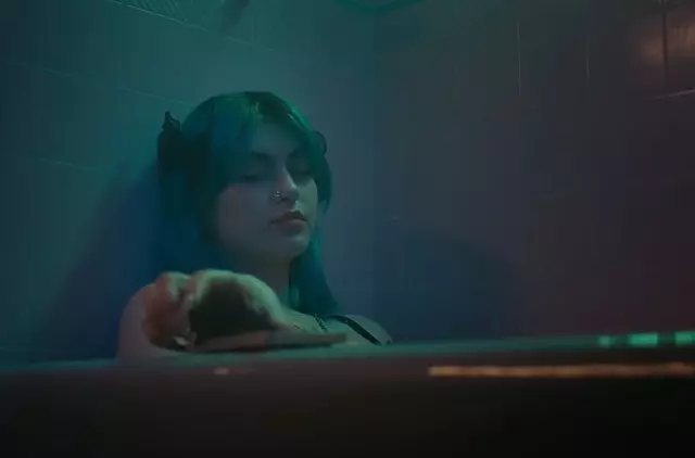 Aleyna Tilki’nin kardeşi Ayça Tilki’nin klibi tepki çekti!