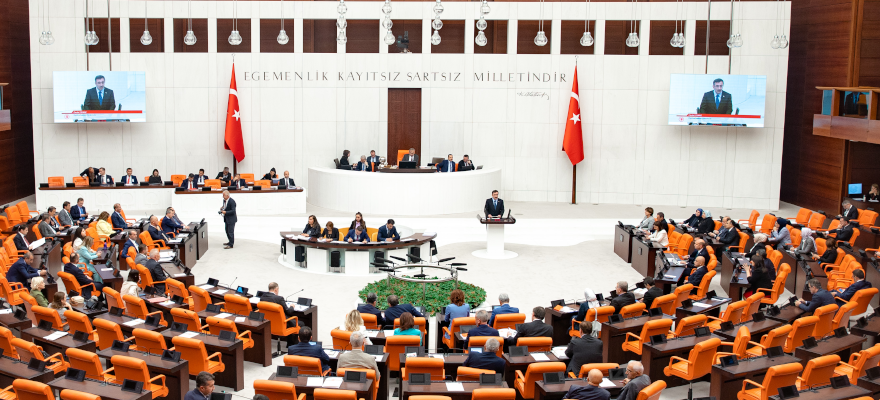 Meclis tatile girdi! Emekliye zam başka bahara…