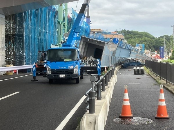 140 tonluk çelik levha 9 metre yükseklikten aşağı düştü: 2 ölü 140 tonluk çelik levha 9 metre yükseklikten aşağı düştü: 2 ölü