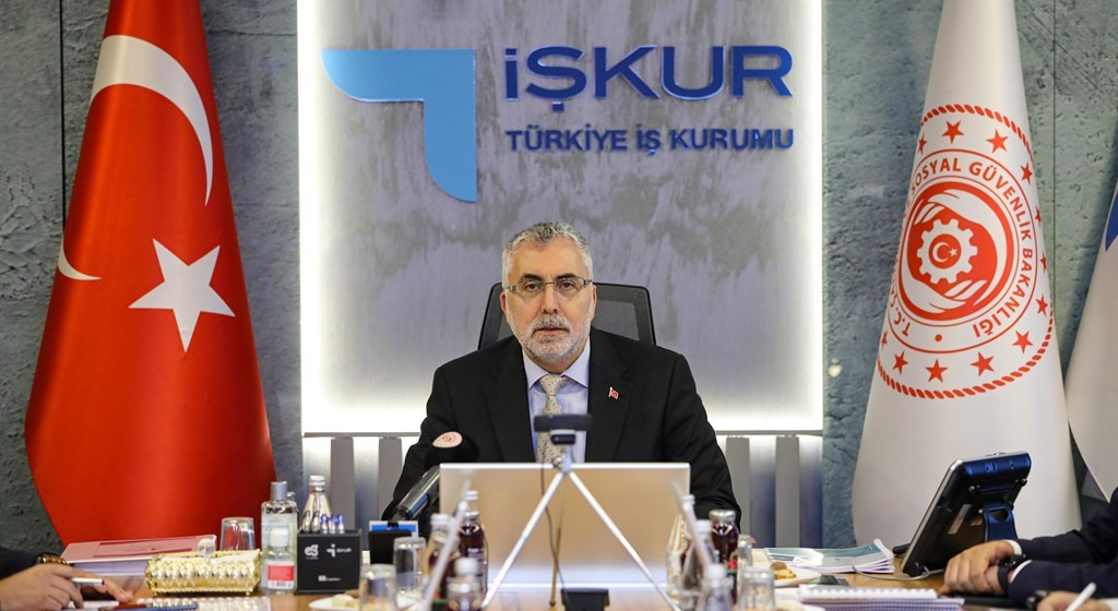 Bakan Işıkhan’dan SGK çalışanlarına EYT teşekkürü Bakan Işıkhan’dan SGK çalışanlarına EYT teşekkürü