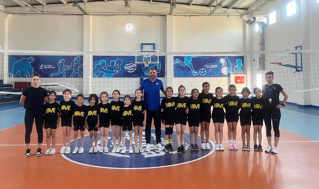 İzmir’de çocuklar yaz tatilini spor yaparak değerlendiriyor