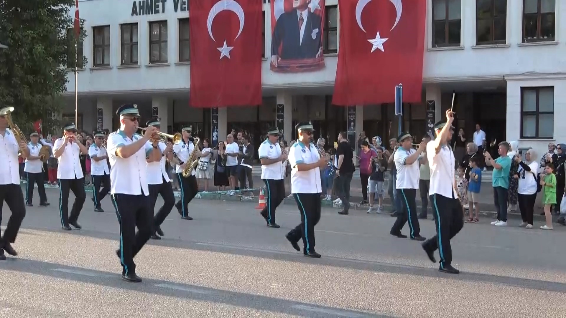 Bursalılar 15 Temmuz’un 7. yılında meydanlara akın etti