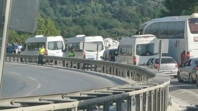 Bursa’da trafiği kilitleyen kaza: Kilometrelerce kuyruk oluştu