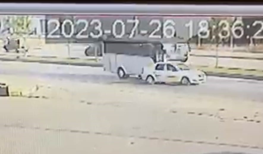 Bursa’da servis otobüsü kaza yaptı