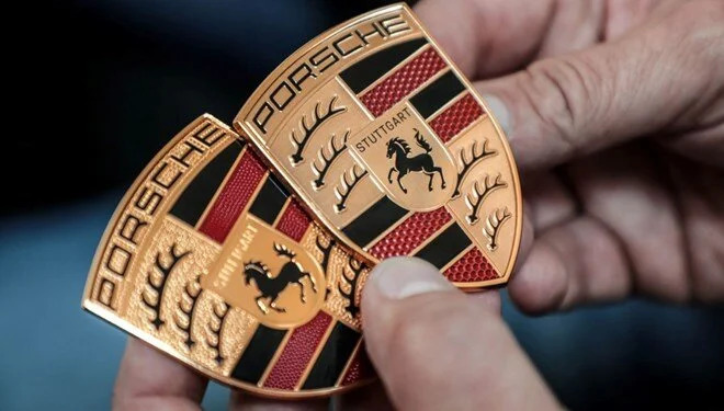 Porsche’nin ikonik logosu çok farklı olabilirmiş