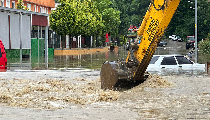 Bartın’da sanayi sitesini su bastı