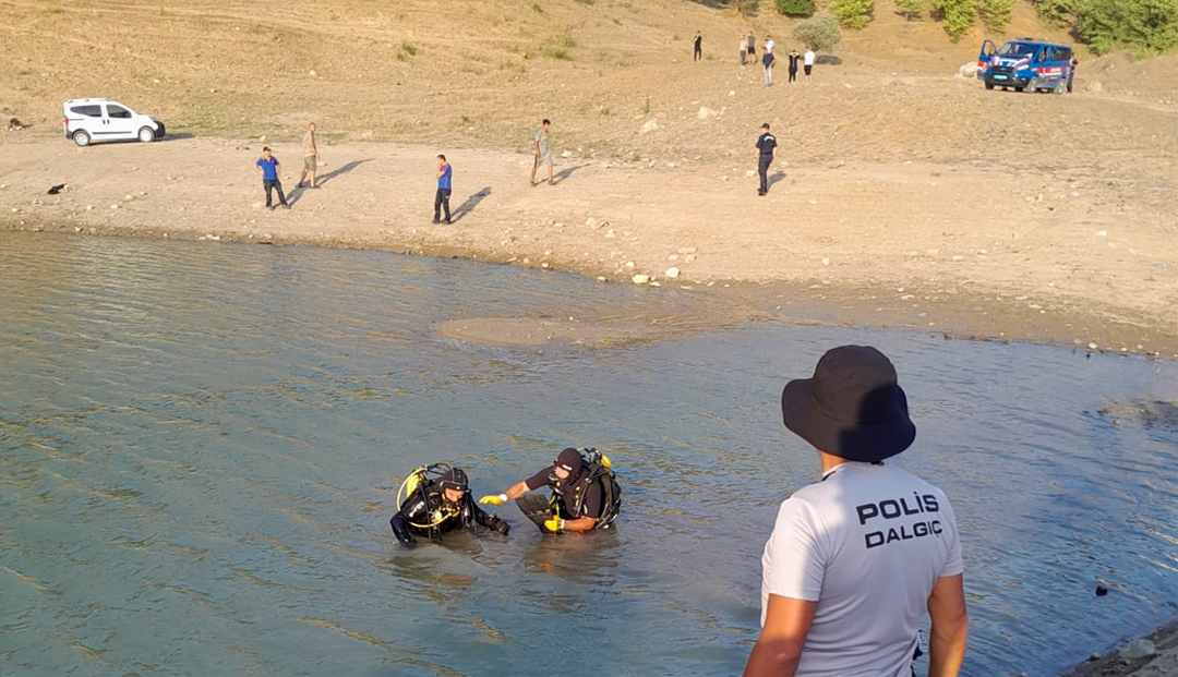 Bursa’da baraj gölüne giren genç hayatını kaybetti
