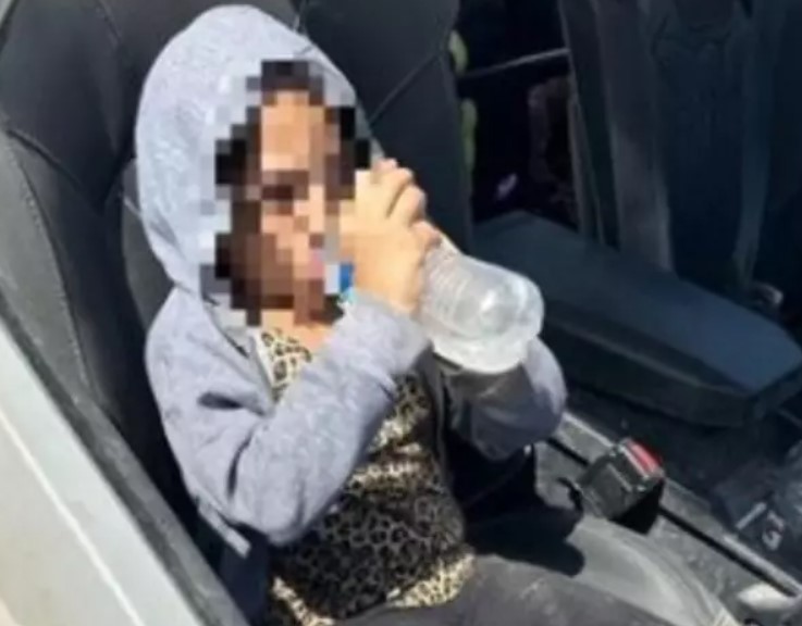 5 yaşındaki kız tek başına sınırı geçti