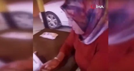 150 bin dolarlık çantayı unuttu, gözyaşlarına boğuldu…
