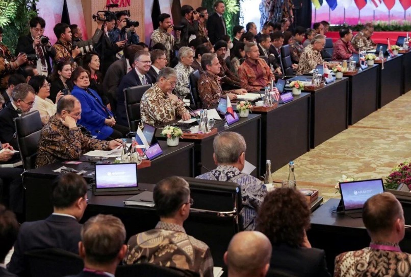 Blinken ve Lavrov aynı masada