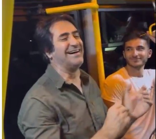 Mahsun Kırmızıgül’den minibüste mini konser Mahsun Kırmızıgül’den minibüste mini konser
