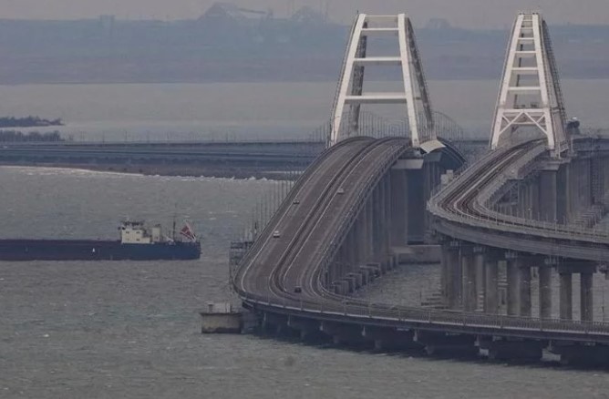 Rusya: “Kırım Köprüsü kısmen trafiğe açıldı”