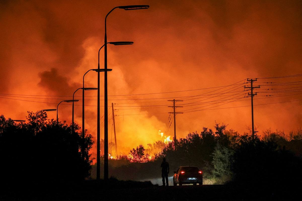 Yunanistan’da yangınlar nedeniyle tahliyeler sürüyor