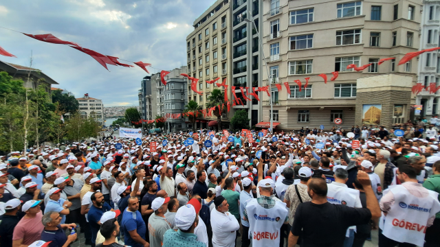 Sendika asgari ücretli belediye işçileri için basın açıklaması yaptı