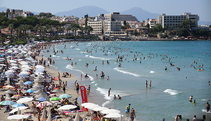 Kuşadası tatilde 2 milyon ziyaretçi ağırladı