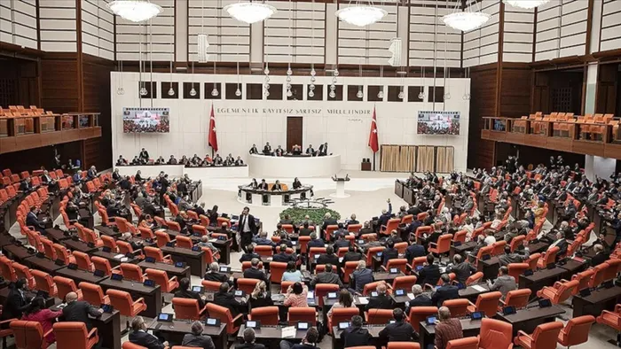 Emekli vekillere ek düzenleme : Yüzde 25 zam alacaklar