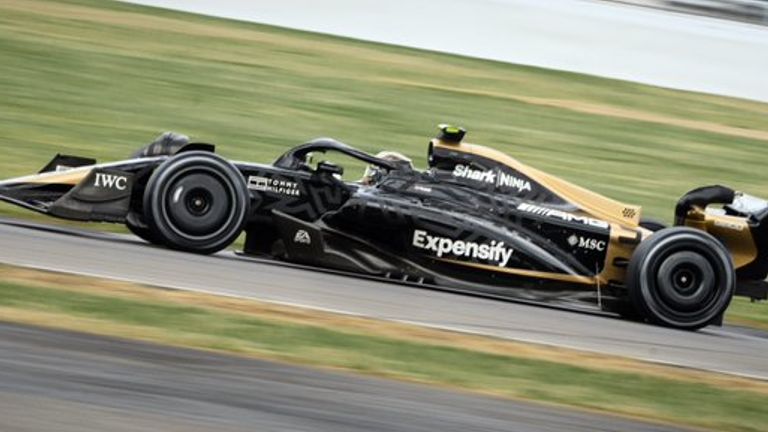Brad Pitt, Formula 1 için pistlere çıkıyor