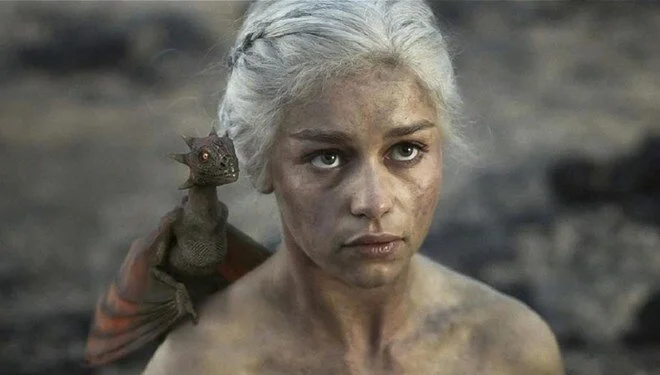 Emilia Clarke: Çıplaklık hakkında soru sormadıkları sürece sorun yok