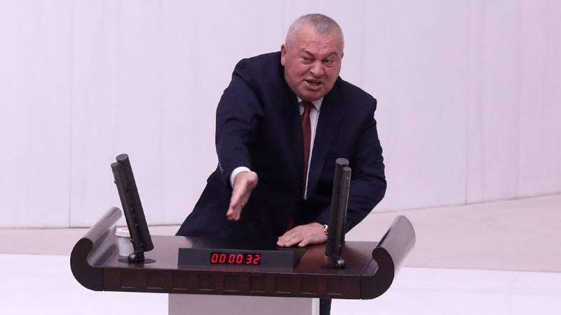 Cemal Enginyurt Meclis’te esti gürledi: EYT, kademe, staj…