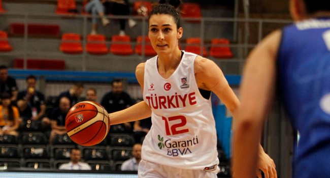 Tuğçe Canıtez kariyerini sonlandırdı