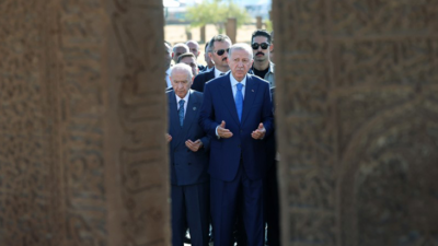 Erdoğan, Ahlat Selçuklu Mezarlığı’nı ziyaret etti