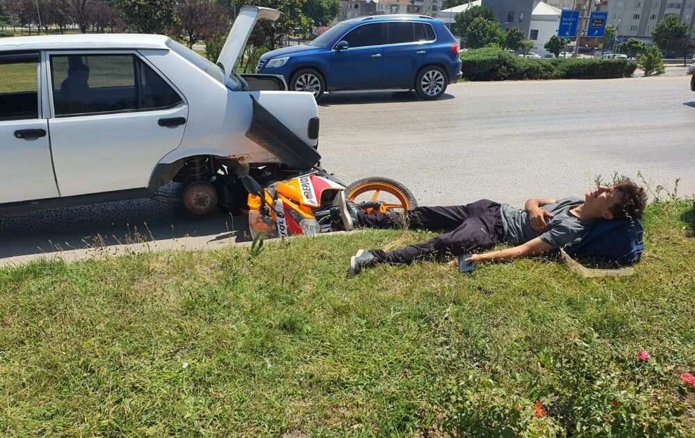 Bursa’da korkutan kaza: Arıza yapan otomobilin altına girdi…