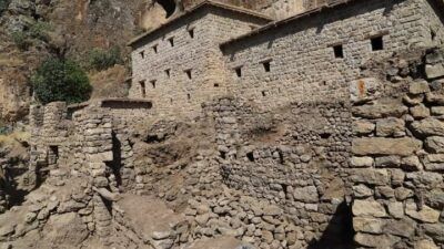 Çukurca’nın tarihi kale evleri restore ediliyor