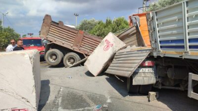 Bursa’da iki kamyon çarpıştı, yol trafiğe kapandı!