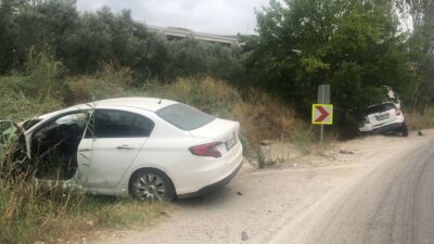 Bursa’da mazot dökülen yolda 3 araç kazaya karıştı