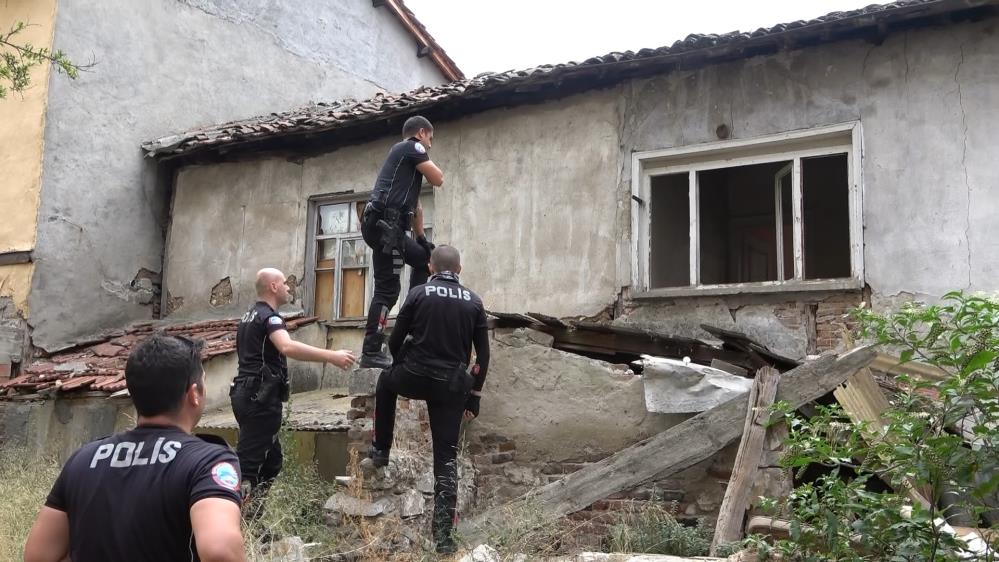 Bursa’da polislerden baskın: Şüpheliler böyle yakalandı!
