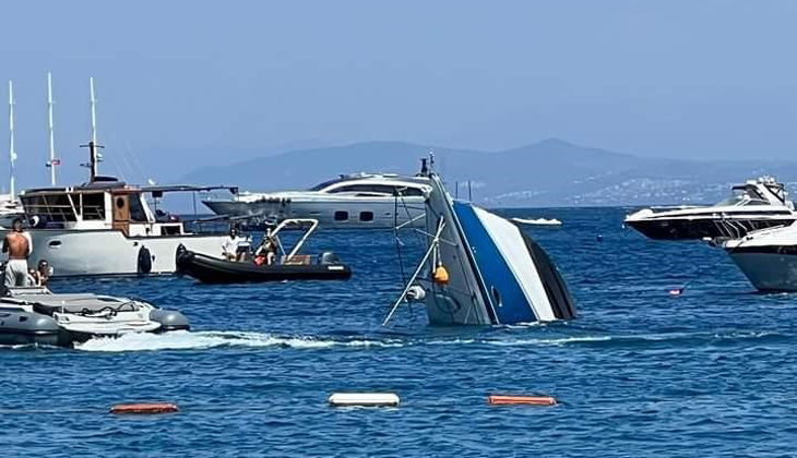 Motoryat dakikalar içerisinde sulara gömüldü