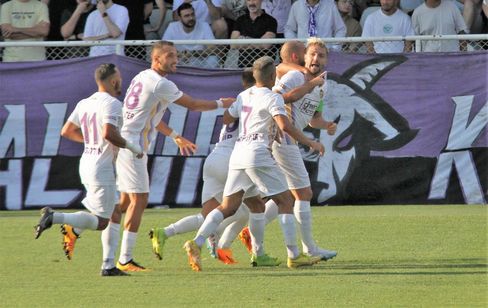 Caner Erkin frikikten avladı Arda Turan galibiyetle başladı