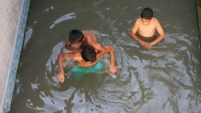 Hani’deki Aynkaris şifalı su havuzu vatandaşlar tarafından yoğun ilgi görüyor