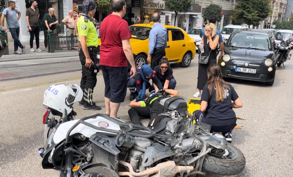 Bursa’da dikkatsiz sürücü polise çarptı!